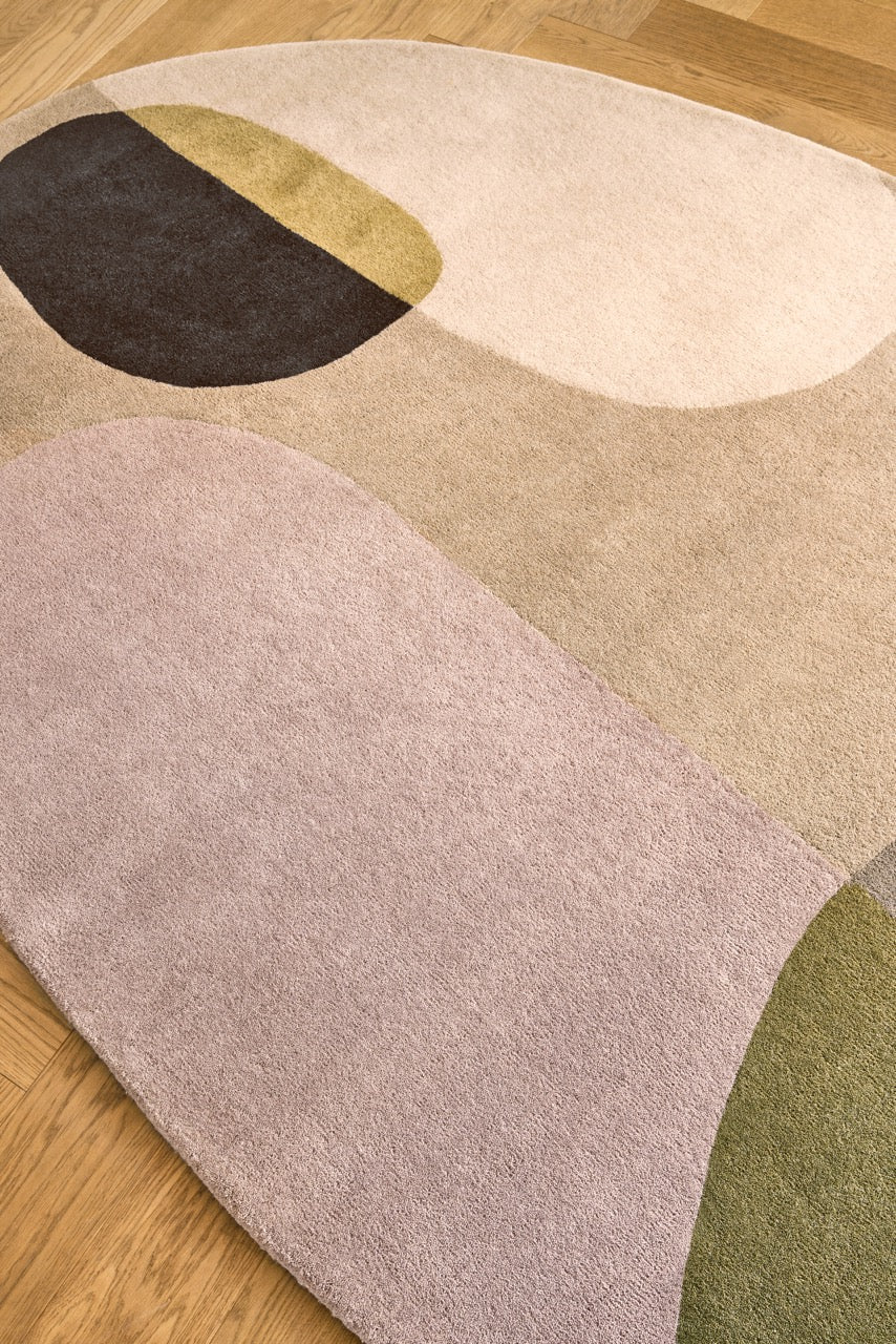 Brink & Campman Decor Miller Autumn tapijt in zandbeige, poederroze en olijfgroen, in een interieur, derde beeld