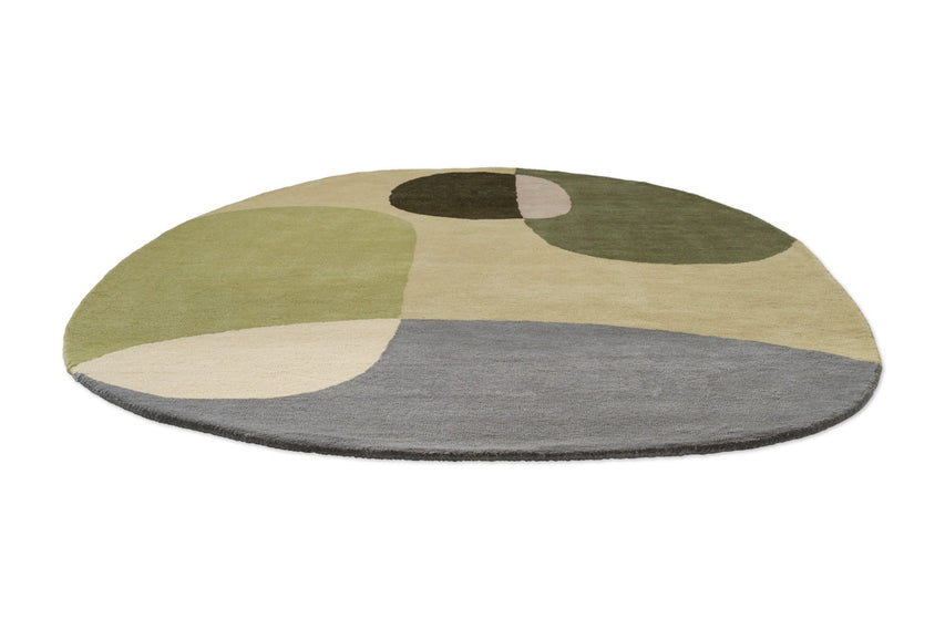 Brink & Campman Decor Miller Summer tapijt in saliegroen, bosgroen en duifgrijs, in perspectief