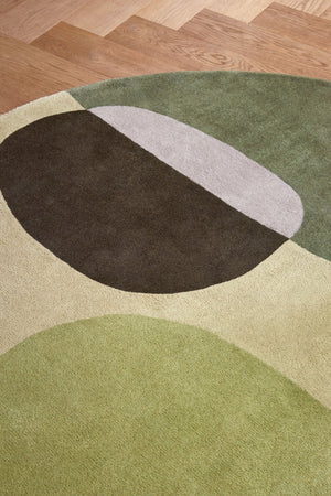 Brink & Campman Decor Miller Summer tapijt in saliegroen, bosgroen en duifgrijs, in een interieur, derde beeld