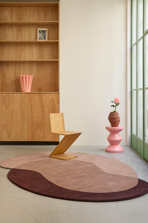 Brink & Campman Element Lane Red tapijt in oudroze, mauvebruin en aubergine, in een interieur