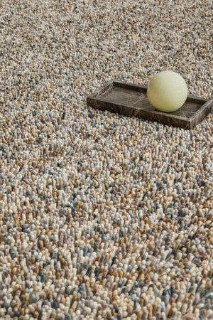 Brink & Campman Loom Natural tapijt in beige en crème met spikkels in grijs en antraciet, in een interieur, tweede beeld