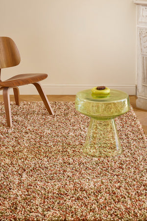 Brink & Campman Loom Pumpkin tapijt in pompoenoranje, koraal en olijfgroen, in een interieur