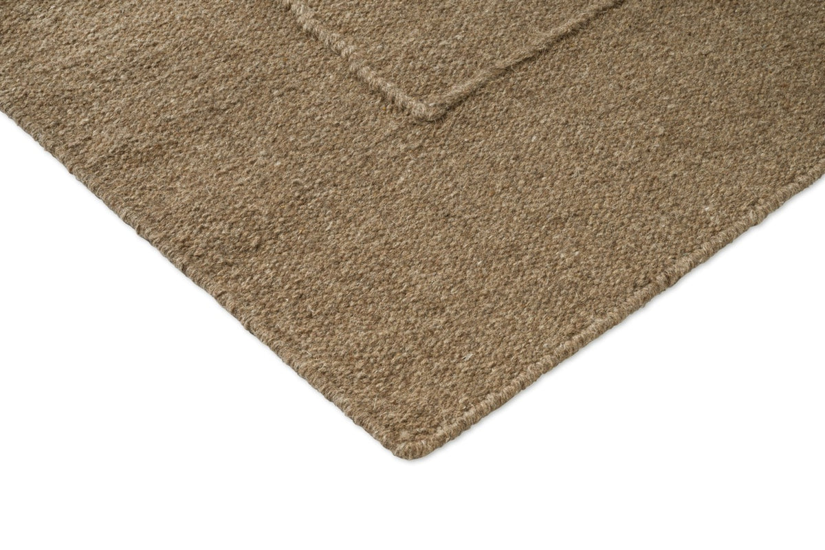 Brink & Campman Senso Blocks Fur Brown tapijt, detail van hoek en weefsel