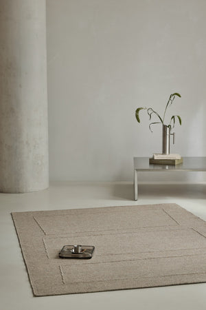 Tapis Brink & Campman Senso Blocks Soft Taupe taupe gris aux trois blocs en relief, dans un intérieur
