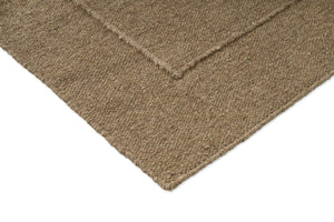 Brink & Campman Senso Border Fur Brown tapijt, detail van hoek en weefsel