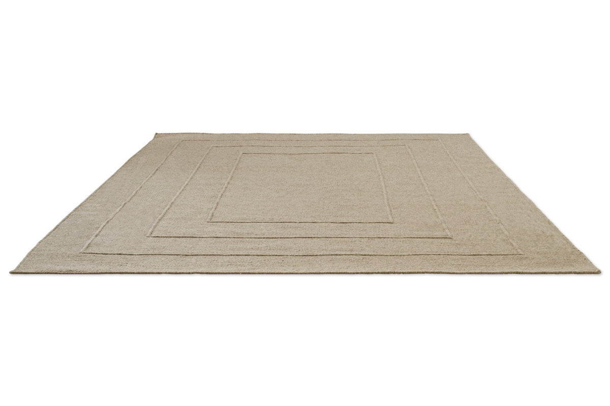 Brink & Campman Senso Border Natural tapijt in zandbeige met drie kaders in reliëf, in perspectief
