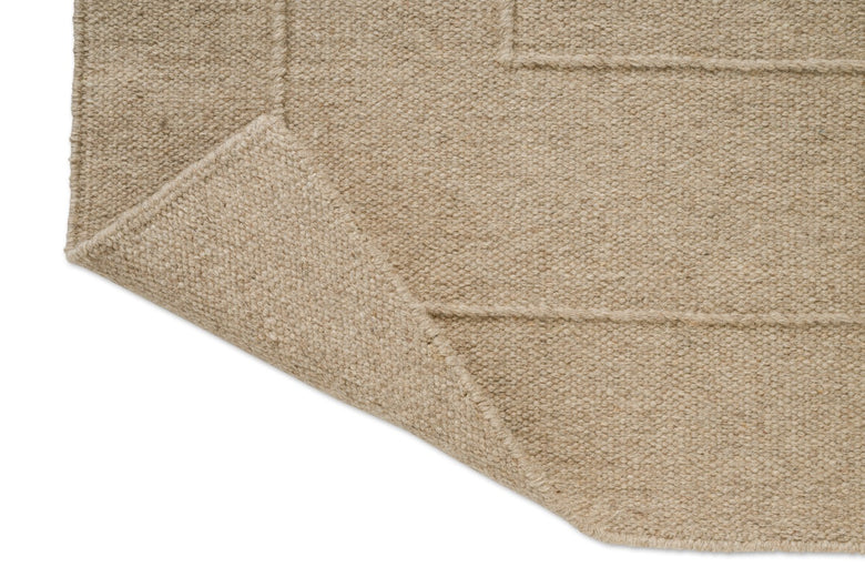 Brink & Campman Senso Border Natural tapijt, detail van omgeslagen hoek en achterzijde