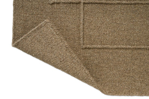 Brink & Campman Senso Level Fur Brown tapijt, detail van omgeslagen hoek en achterzijde