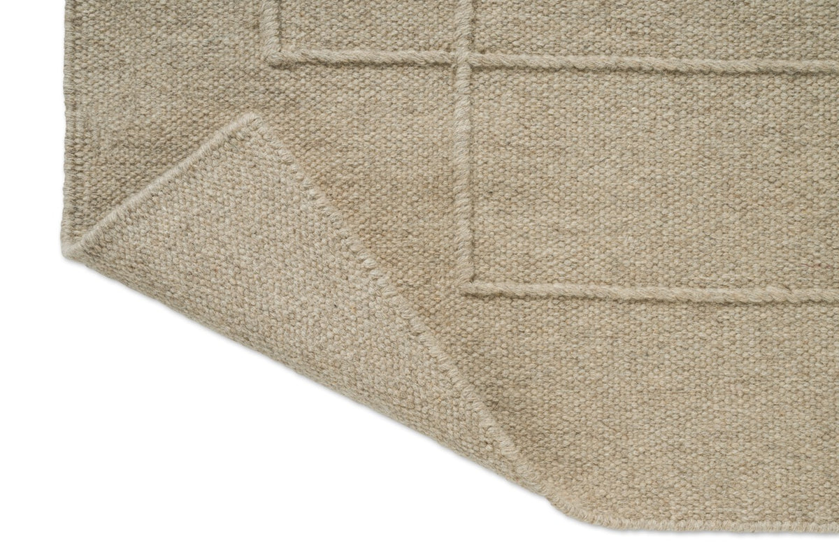 Brink & Campman Senso Level Natural tapijt, detail van omgeslagen hoek en achterzijde