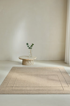 Brink & Campman Senso Level Natural tapijt in zandbeige met twee rechthoeken in reliëf, in een interieur