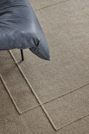 Brink & Campman Senso Level Soft Taupe tapijt in grijs taupe met twee rechthoeken in reliëf, in een interieur, tweede beeld