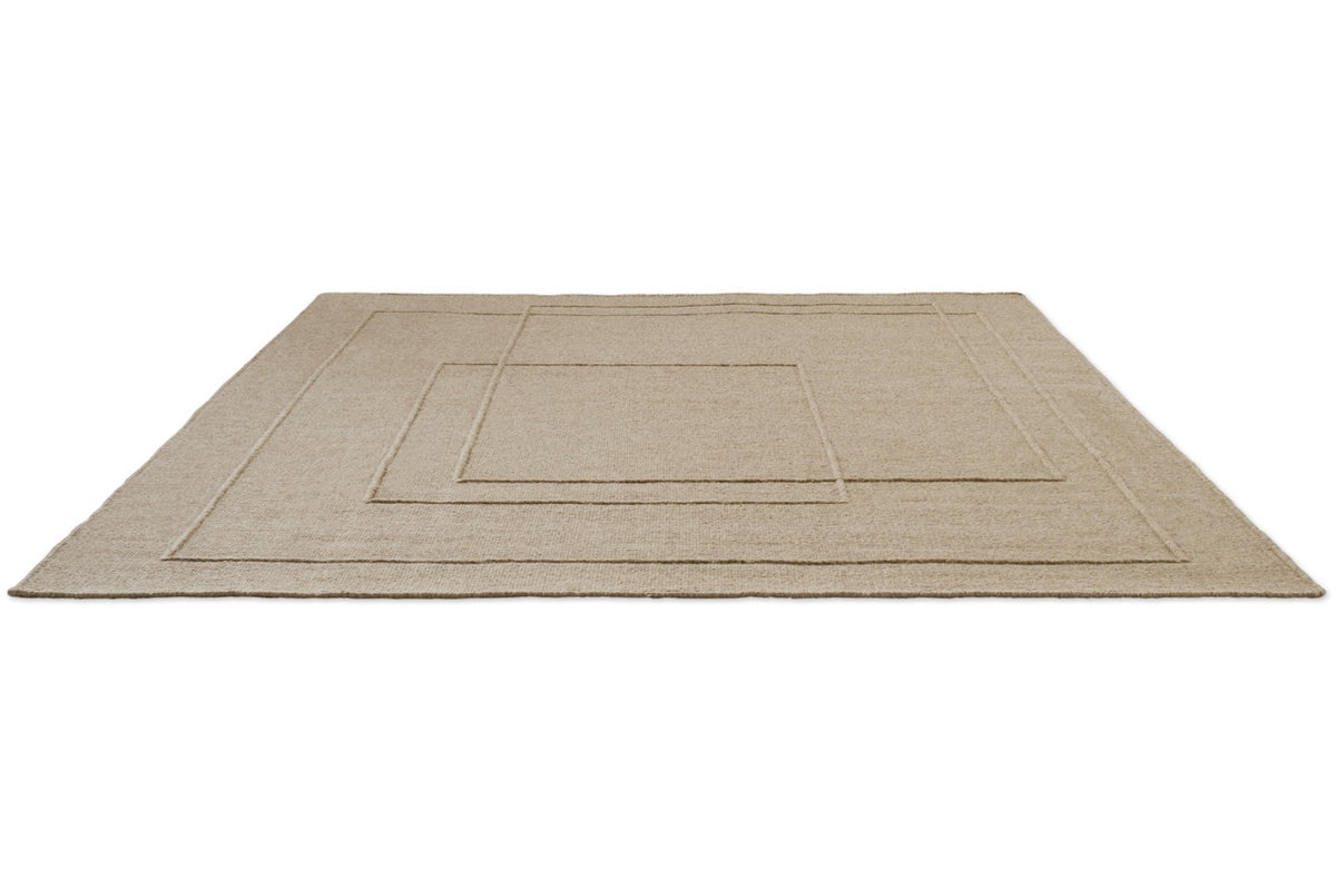 Brink & Campman Senso Planes Natural tapijt in zandbeige met overlappende rechthoeken in reliëf, in perspectief