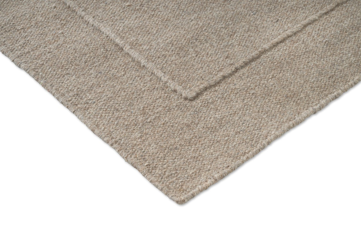 Brink & Campman Senso Planes Soft Taupe tapijt, detail van hoek en weefsel