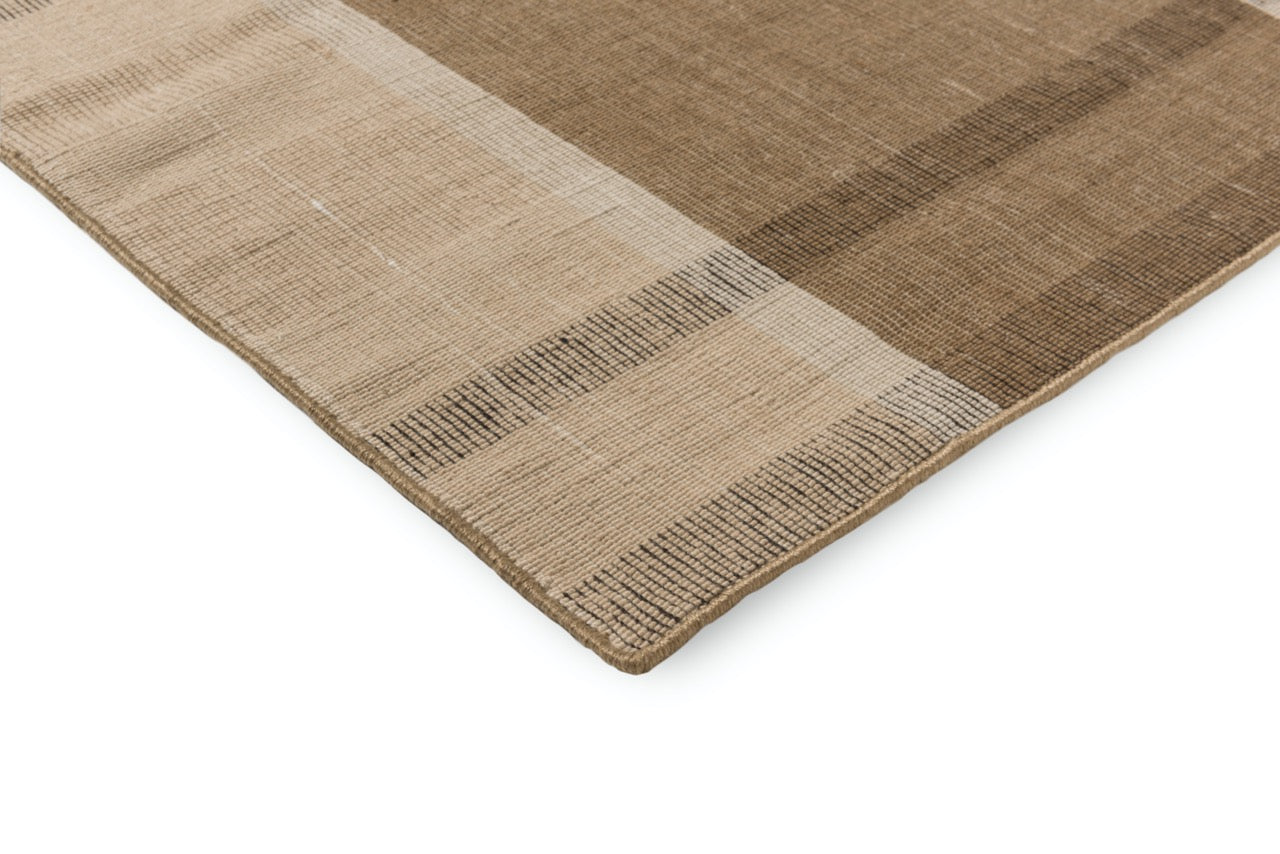 Close-up of rug edge and flatwoven finishing detail