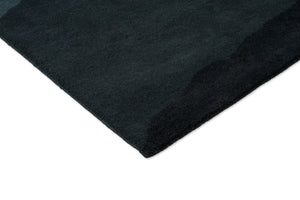Tapis Harlequin Sedimentary Midnight, détail de l'angle et du poil