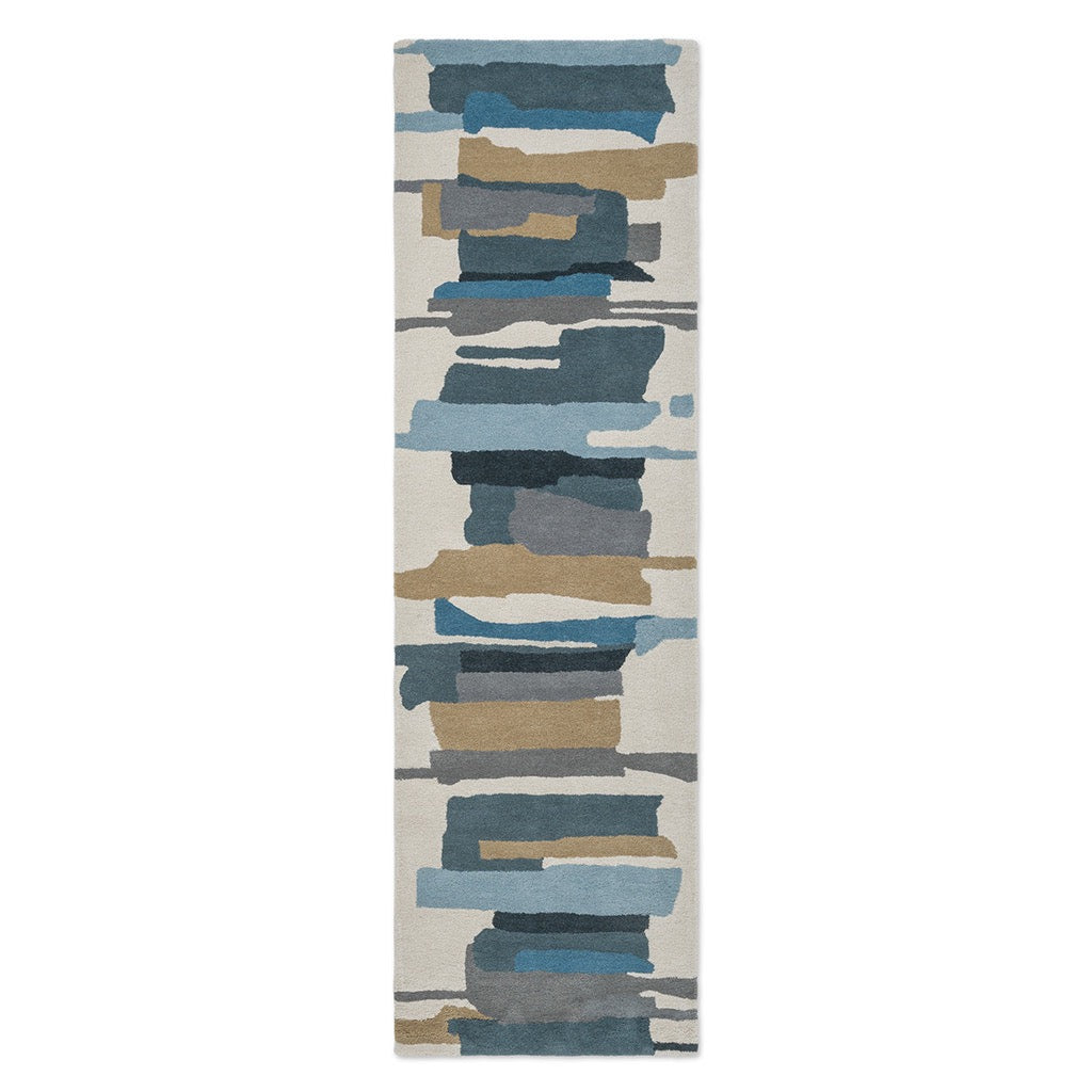 Tapis de couloir Harlequin Zeal Indigo ivoire aux coups de pinceau bleus et ocre, vue de dessus