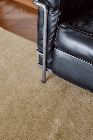Layered Solid Wool Soft Yellow tapis en laine jaune pâle, détail de la laine