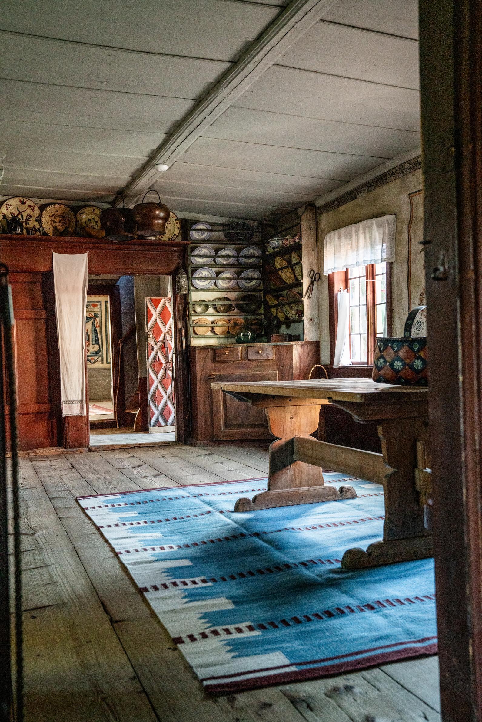 Layered Rollakan Iris Petrol