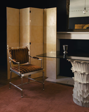 Layered Drift Wool Rust roestkleurig wollen vloerkleed, in een eetkamer