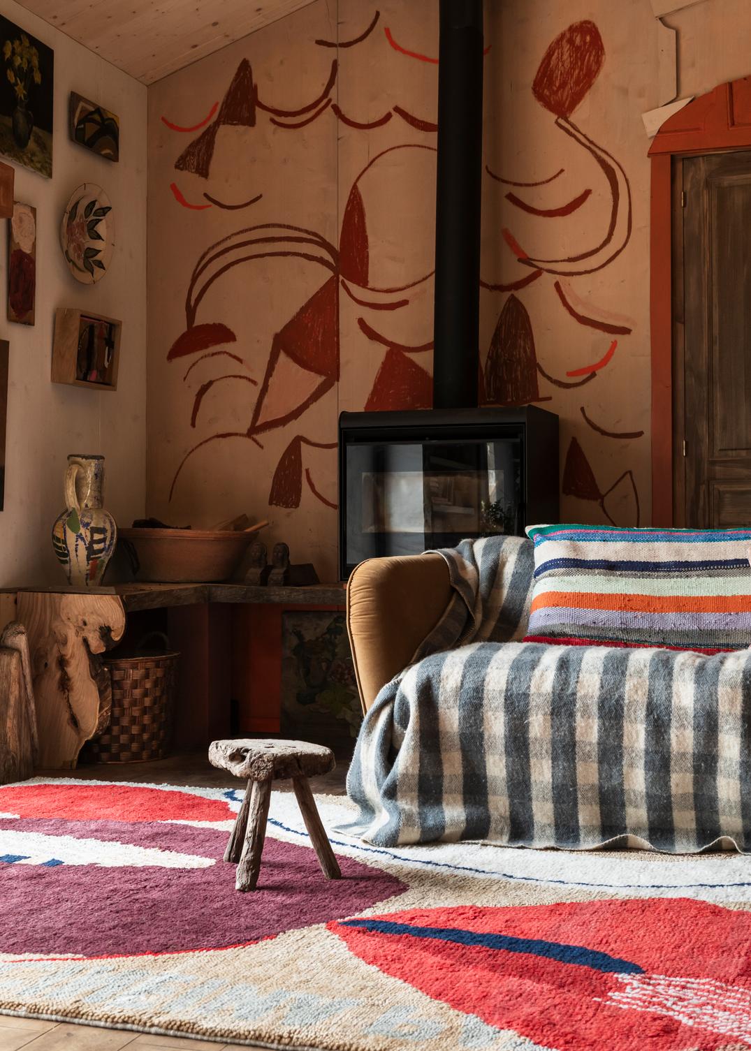 Layered x Heather Chontos Collage handgeknoopt wollen vloerkleed, in een woonkamer