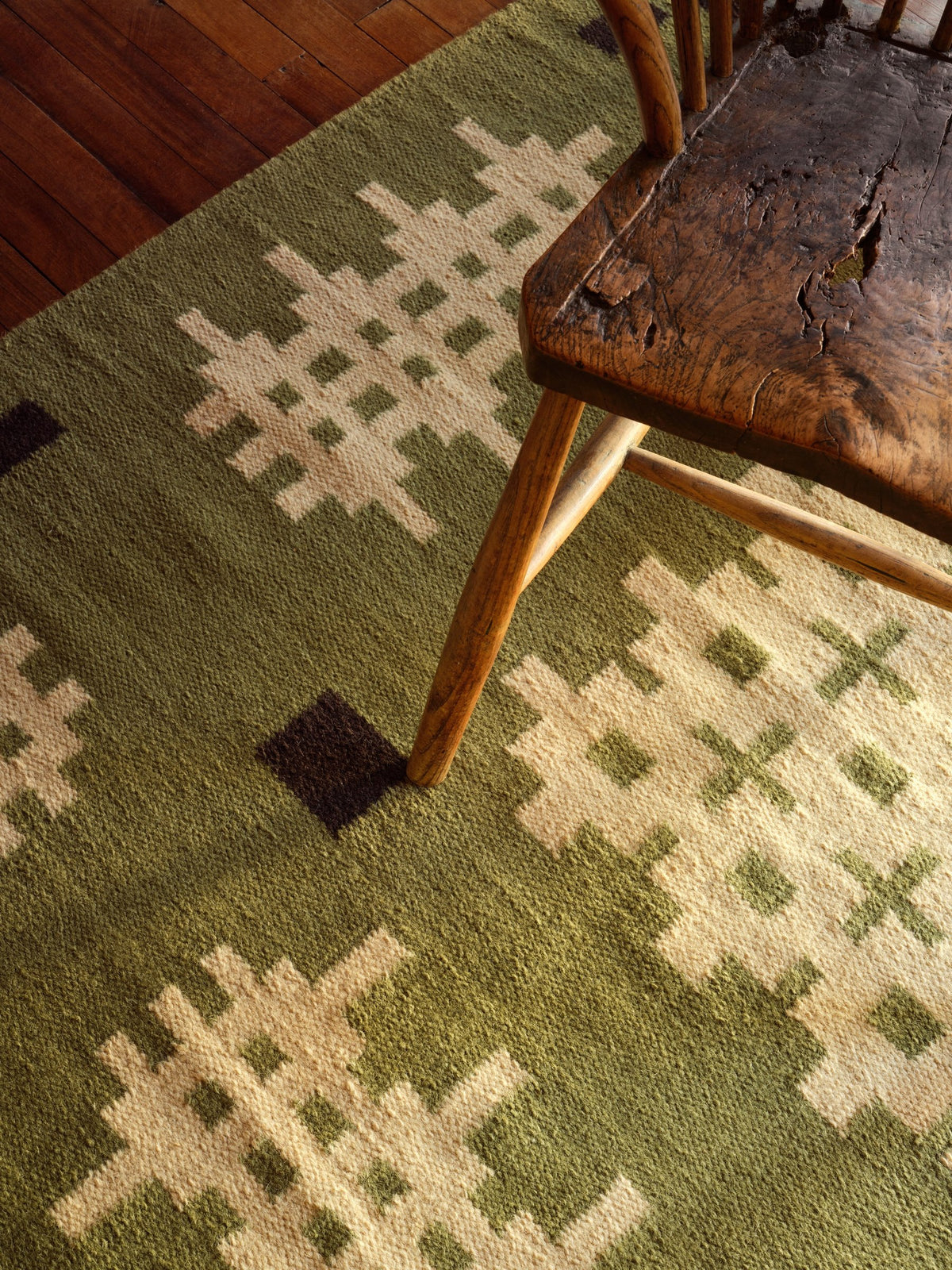 Layered x Tom Morris Ryg Bardsey Green platgeweven wollen vloerkleed, detail van het platte weefsel