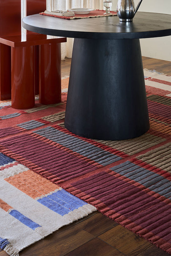 Lorena Canals Columns Sienna rug, in an interior