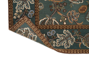 Morris & Co Theodosia Bottle Green rug, detail of folded corner and backing