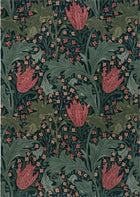 Morris & Co Lent Lily Indigo Madder Teppich in Indigo mit krapproten Tulpen und salbeigrünen Blättern, Draufsicht