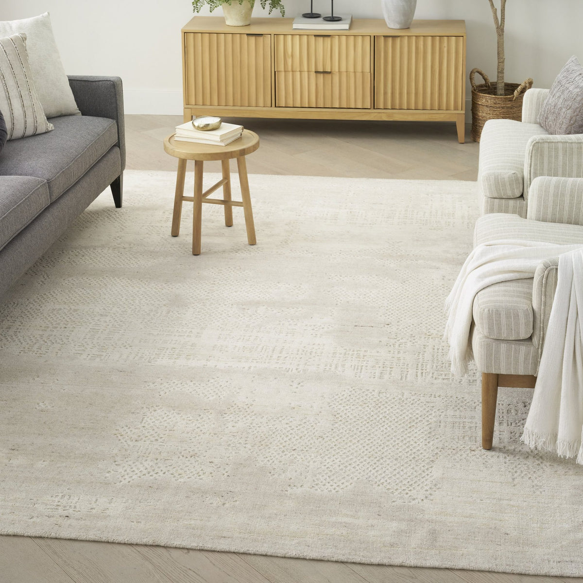 Nourison Harmony HAY07 Ivory rug, in a living room