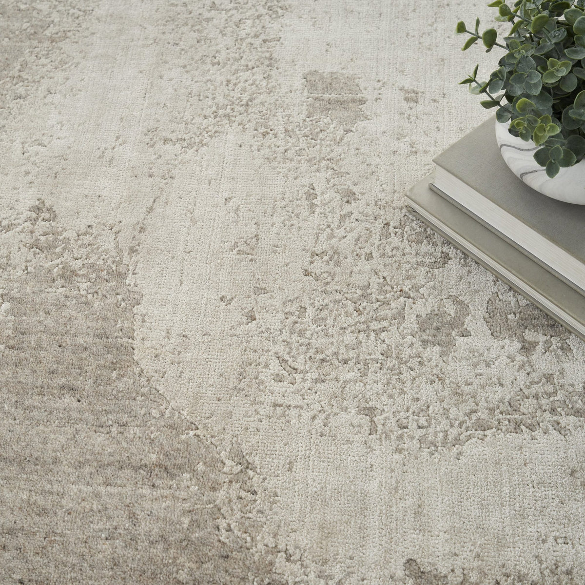 Nourison Harmony HAY06 Silver Grey rug, close up