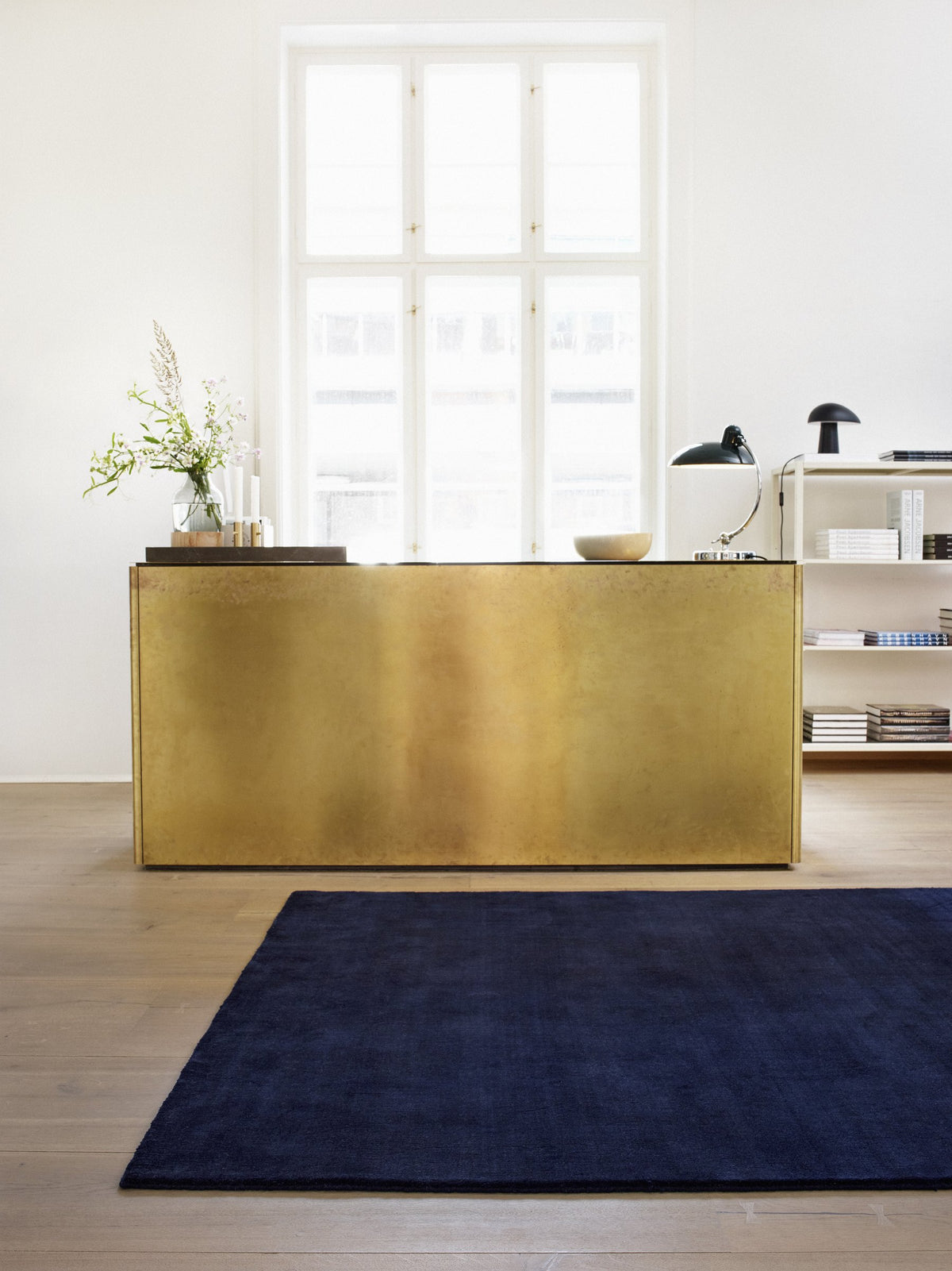 Massimo Earth Bamboo Vibrant Blue tapis, dans un intérieur