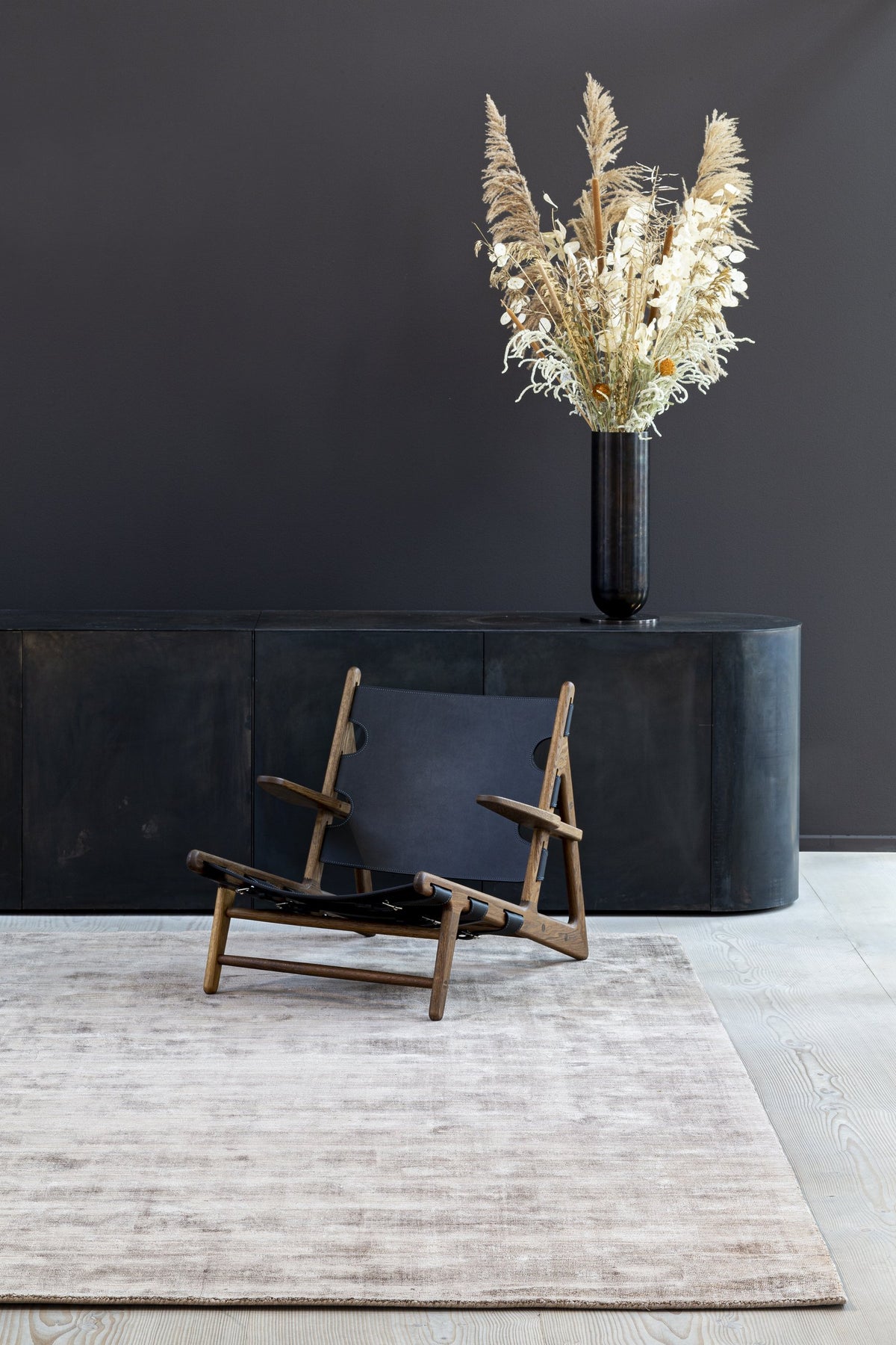 Massimo Karma Nougat Brown tapis marron, dans un intérieur