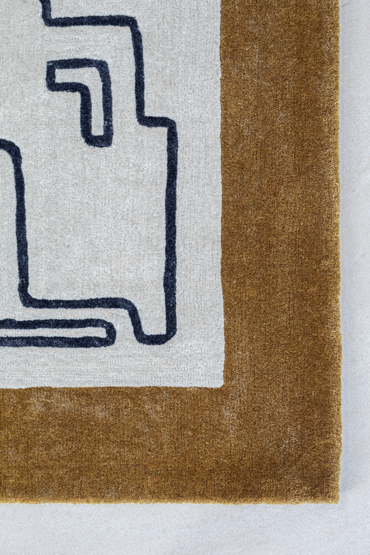Massimo Structures Fragment 2 Border rug, detail of the corner